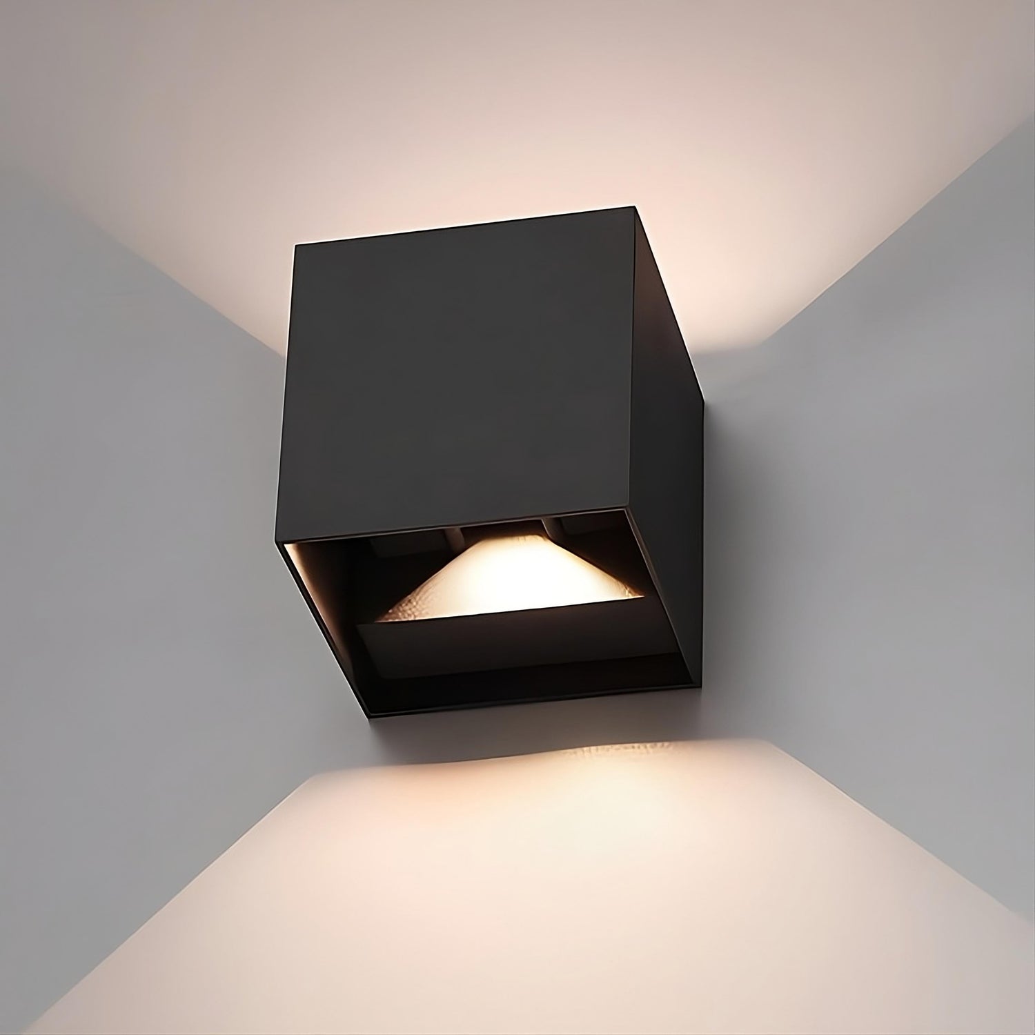 SensorLux - Vägglampa med Rörelse Sensor