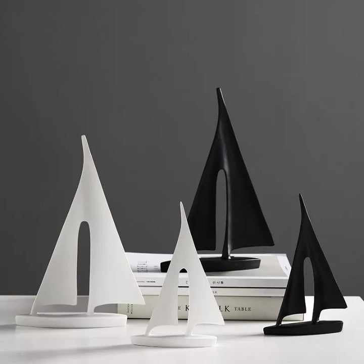 Maritim Segelbåt Skulptur - Elegant Heminredning