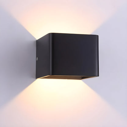 LED vägglampa i kubform – Modern i aluminium | För inomhus- och utomhusbruk