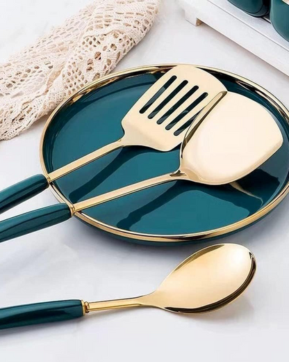 Éclat Gourmet – Lyxigt Kokkärlset med Guldfinish och Eleganta Detaljer