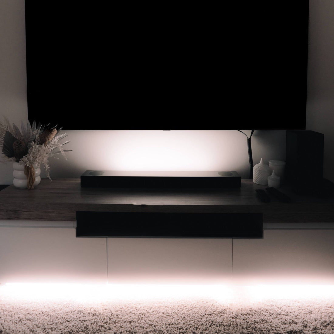 MotionBright - LED-lampa med rörelsesensor för moderna hem