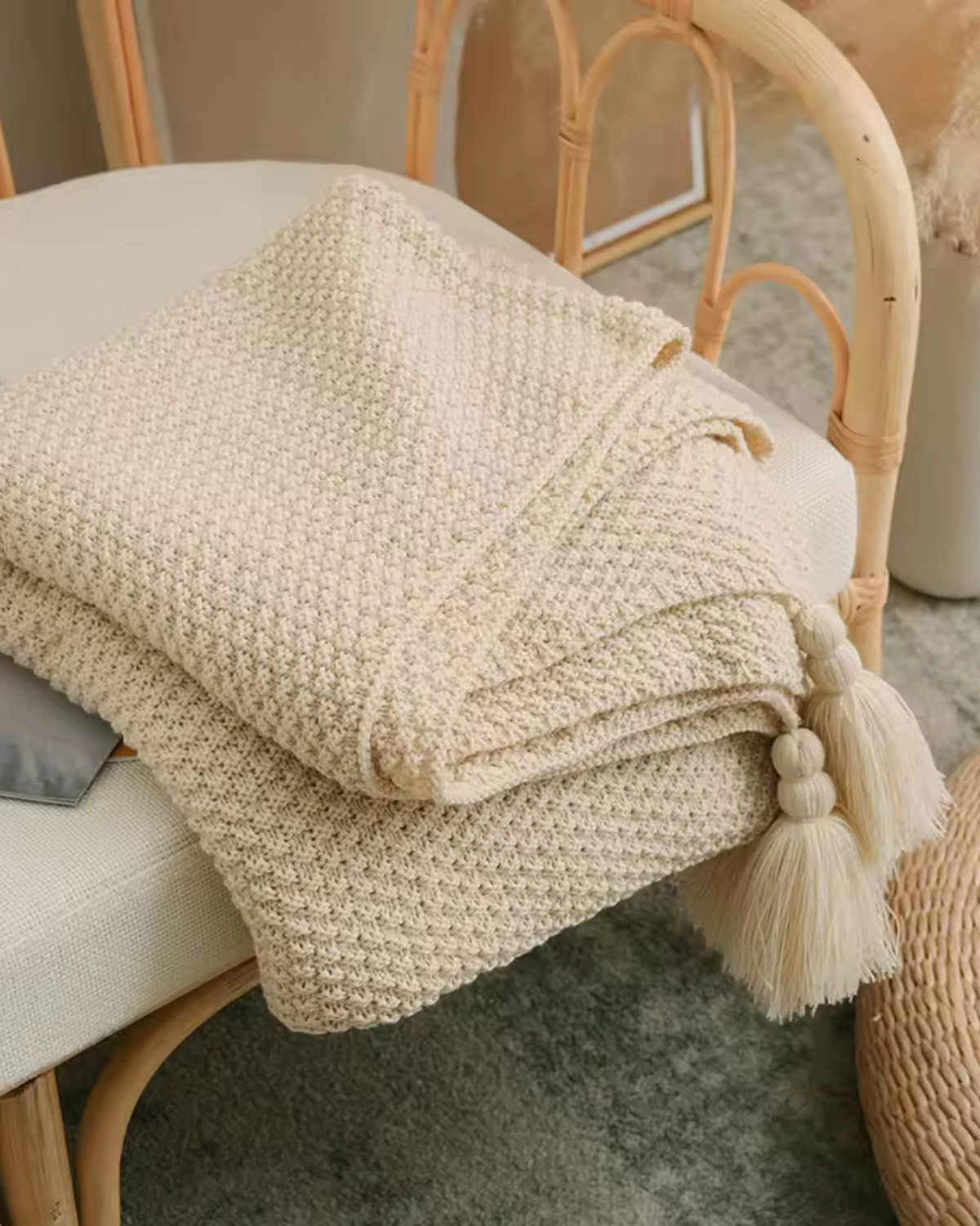 Carvallo Maison – Lyxig Stickad Filt med Subtila Fransen detaljer