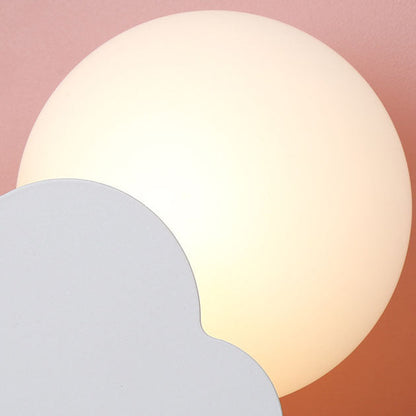 Nordisk Macaron-moln-vägglampa i glas och trä med 1 ljus