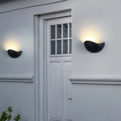 Minimalistisk halvcirkelformad LED-vägglampa i aluminium