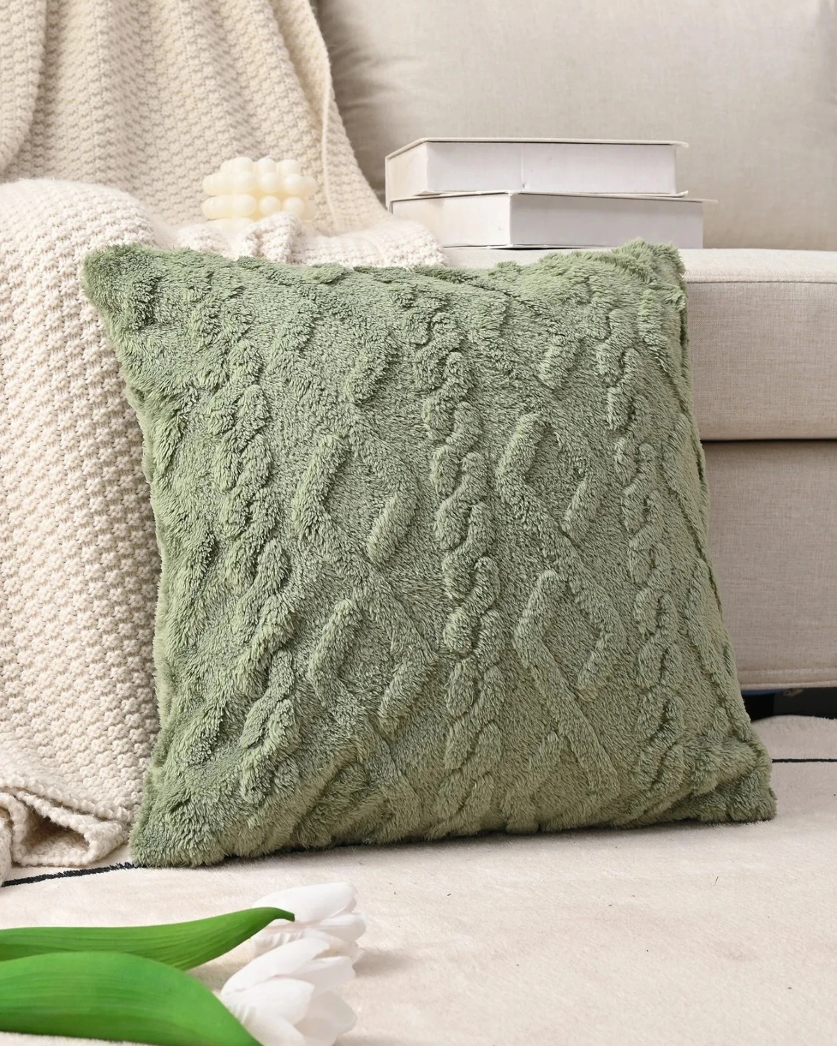 Carvallo – Lyxig Reliefkudde med subtil geometrisk design för en stilren interiör