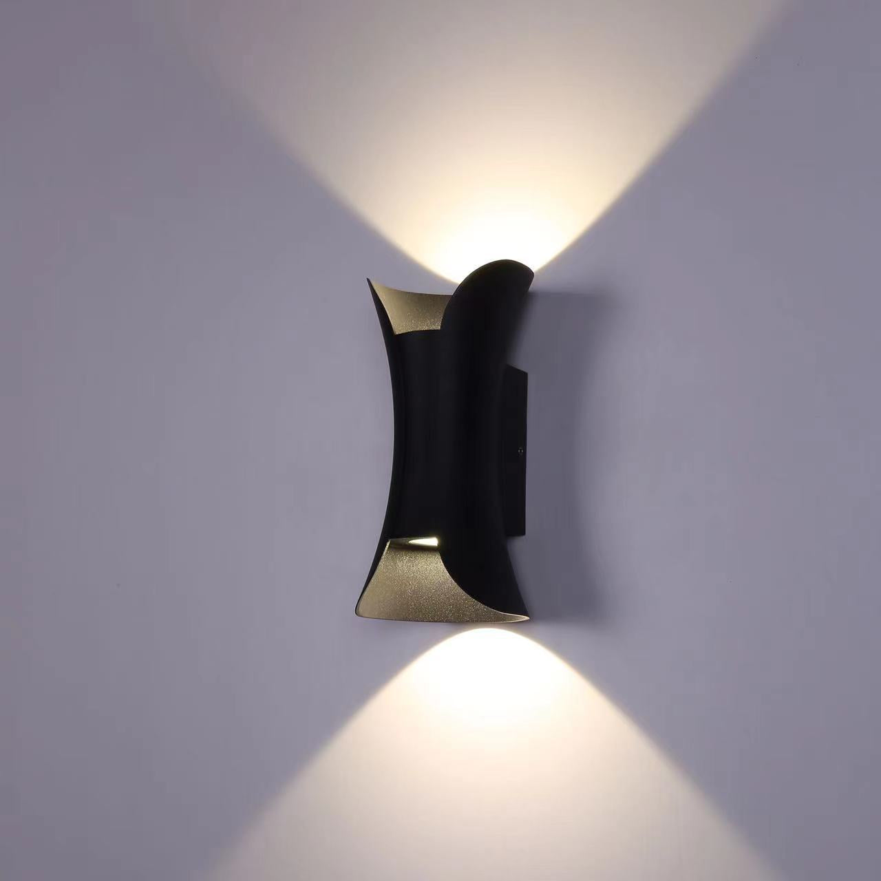 Vattentät LED Vägglampa | 7.9–11.8 x 3.9–4.7 tum | Aluminium &amp; Glas | IP65 Klassad Modern Utomhusbelysning | Brick by Brick