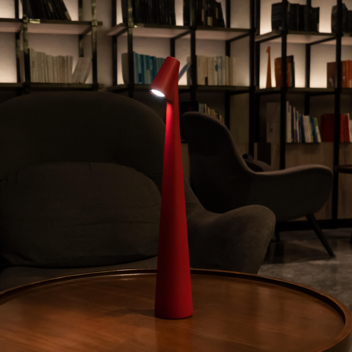 GlowContour – Stilren skrivbordslampa med skulpterad design