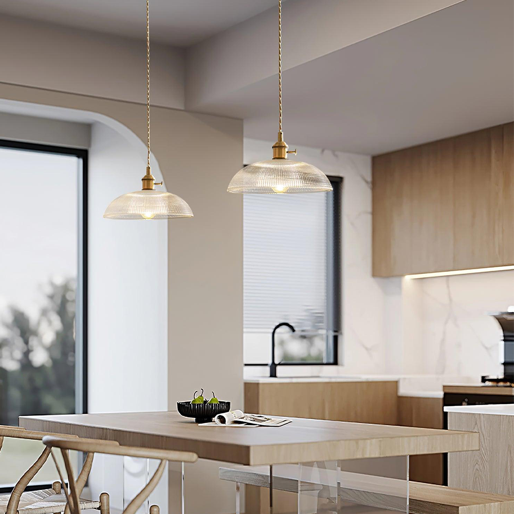 Pendellampa med ribbat glas-skärm