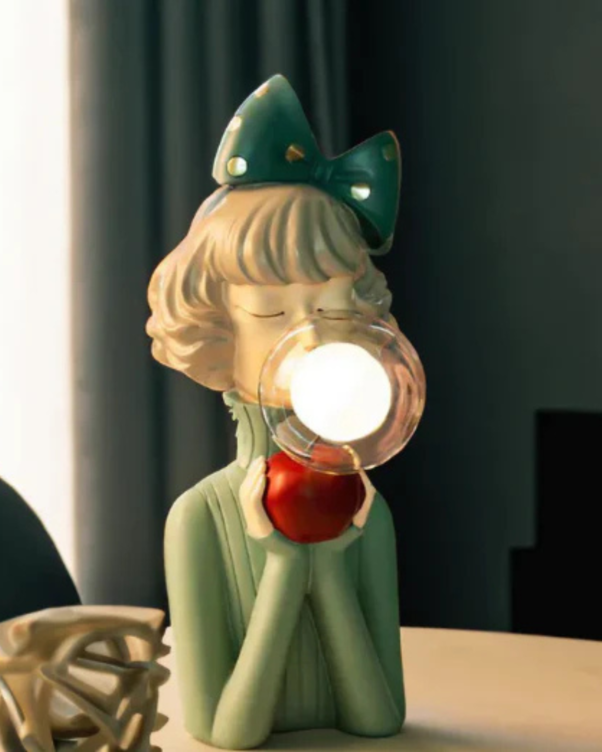 Carvallo – Skulptural Bordslampa med Poetisk Ljusfär för ett Mysigt Inredning