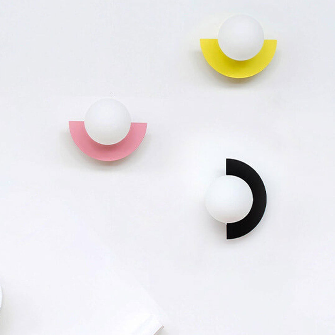 Glasglob Lampa Vägg med Färgglad Bas