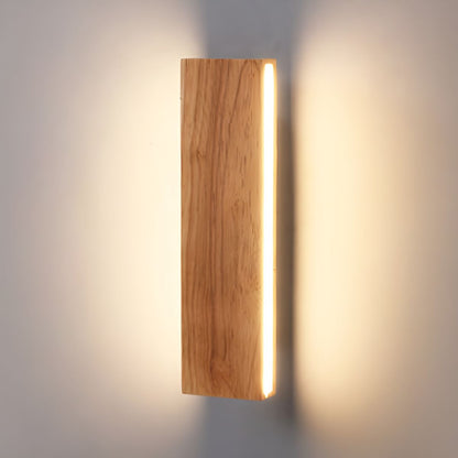 Vägglampa med roterbar trä-LED-design