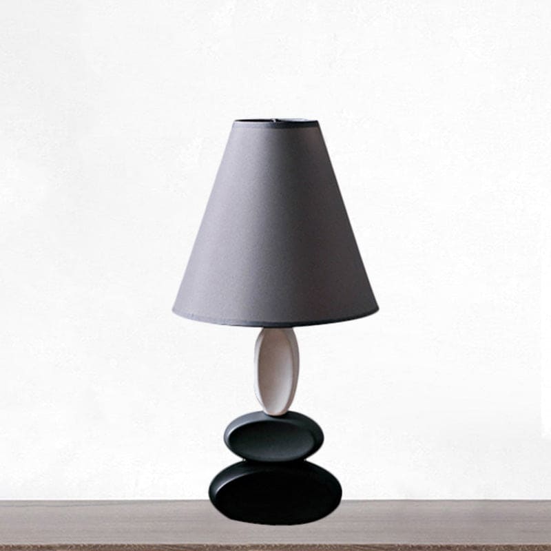 GleamVista - Modern Bordslampa med Koniisk Lampskärm