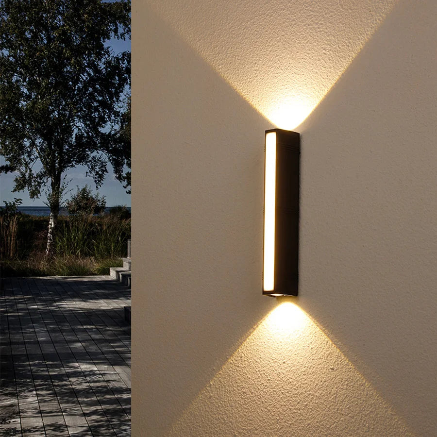GlowGuard - LED-vägglampa för utomhusbruk