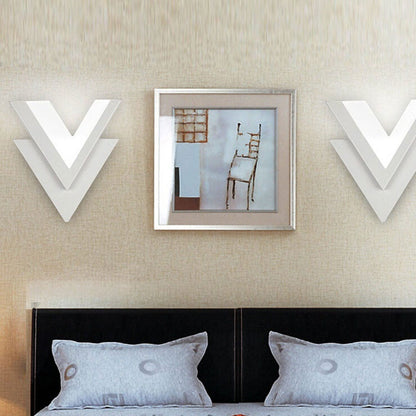 Minimalistisk V-formad LED-vägglampa