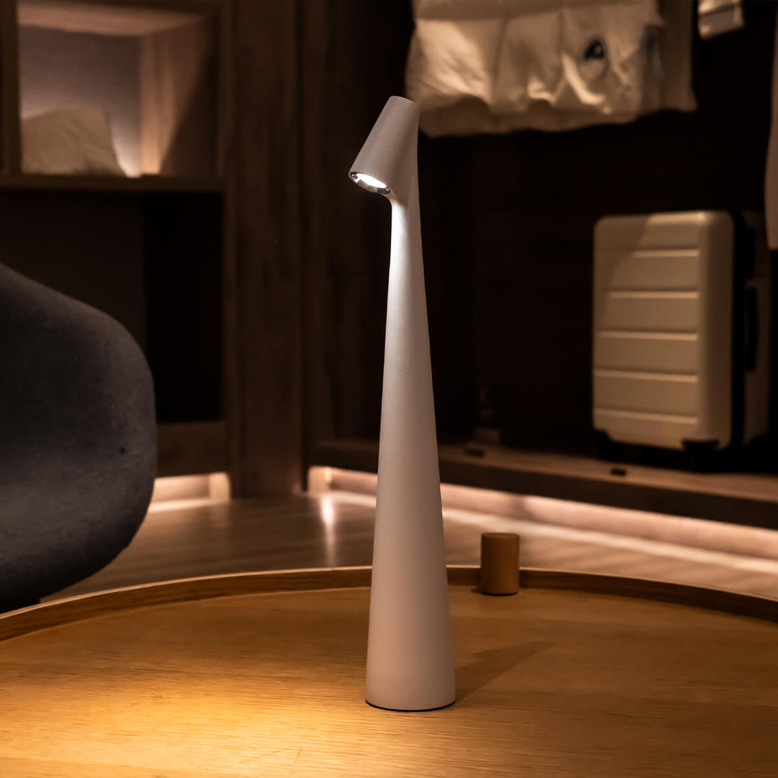 GlowContour – Stilren skrivbordslampa med skulpterad design