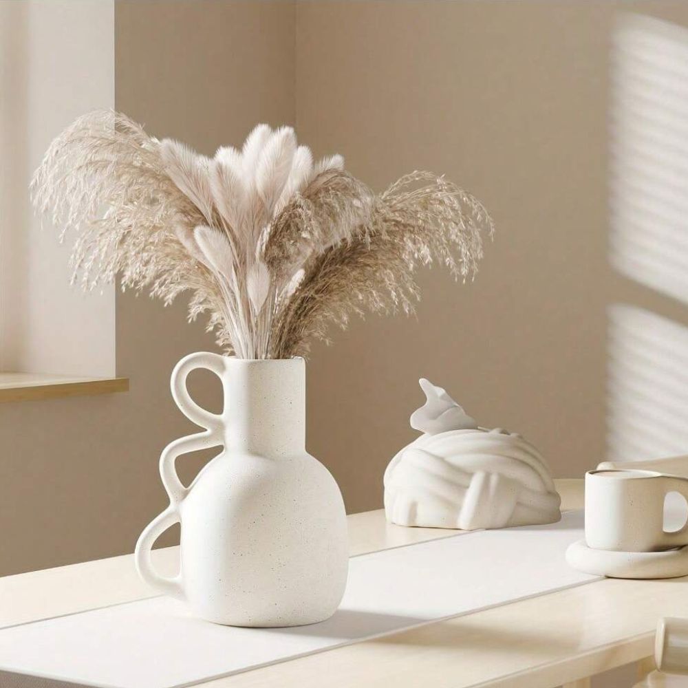 Carvallo – Elegant skulptural vas med klassiska inredningsdetaljer