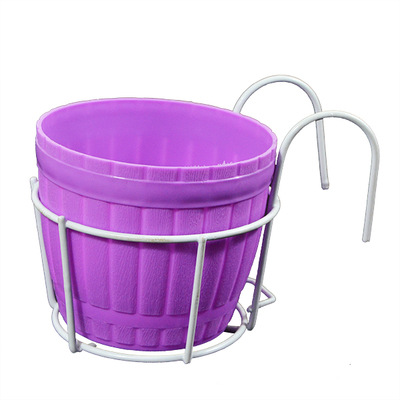 Praktisk krukställ med stabil metallram för balkong och terrass