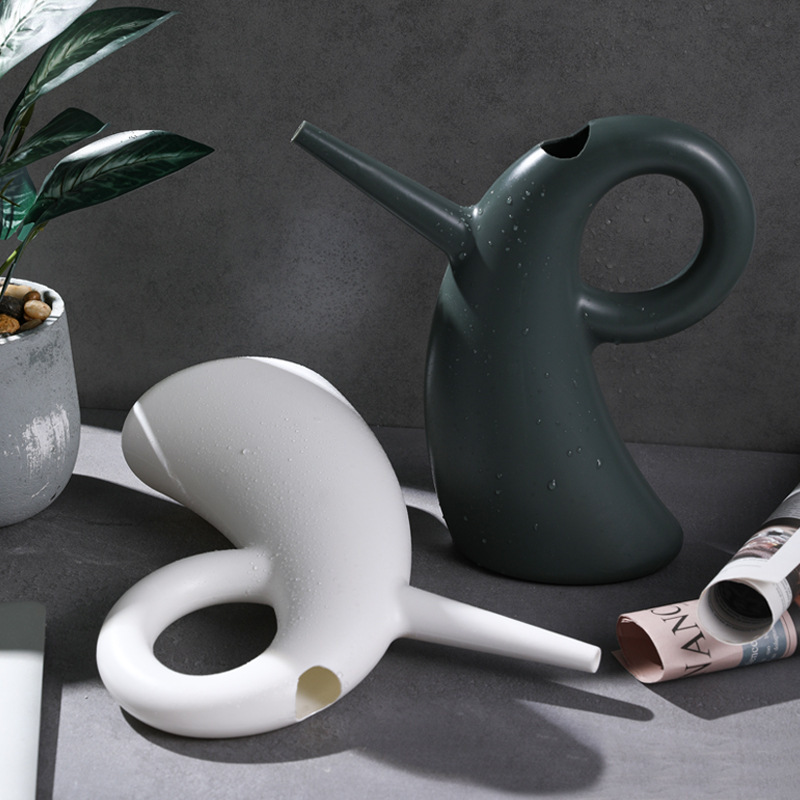 Vattendosa med förlängd kran – Elegant design för exakt vattning