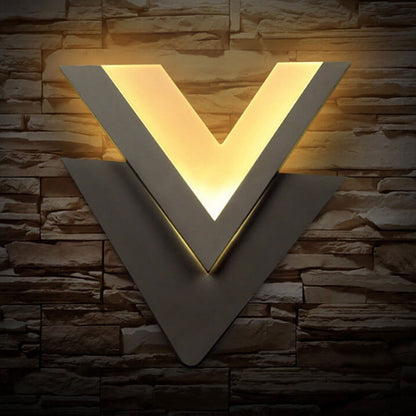 Minimalistisk V-formad LED-vägglampa