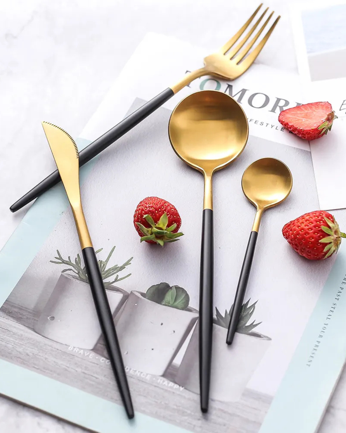 Carvallo Lumine – Lyxigt Bestickset med Guldaccenter och Matt Svarta Handtag