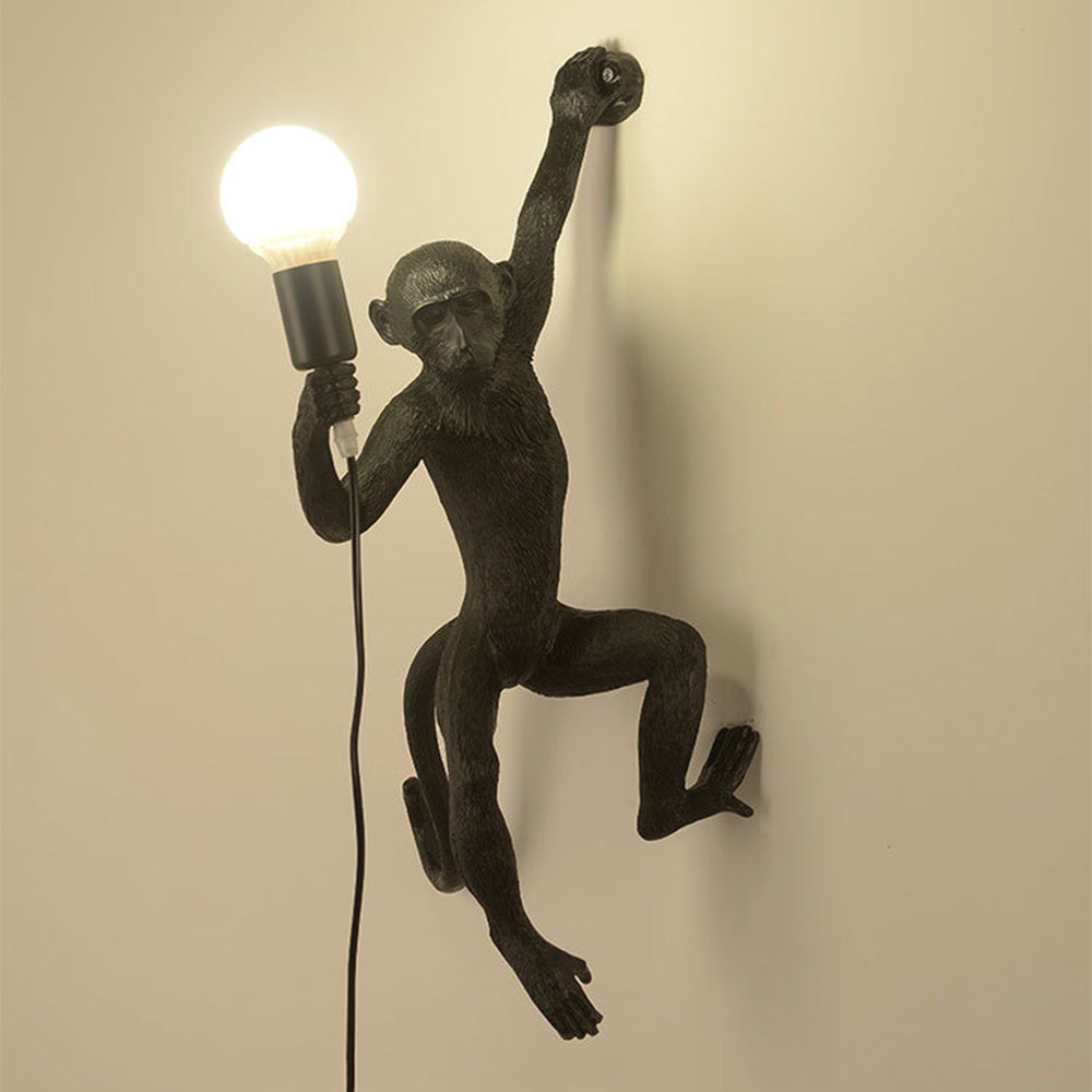 Vägglampa med unik resinapa design