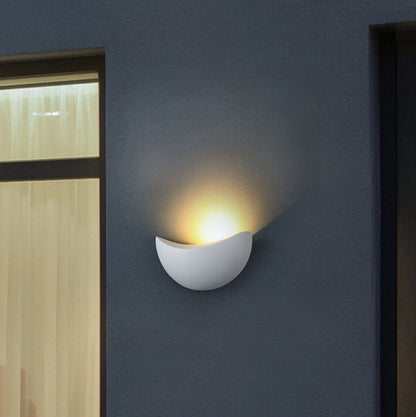 Minimalistisk halvcirkelformad LED-vägglampa i aluminium