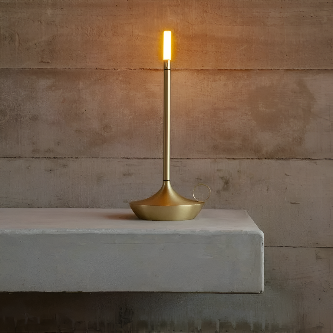 Bärbar cylindrisk bordslampa