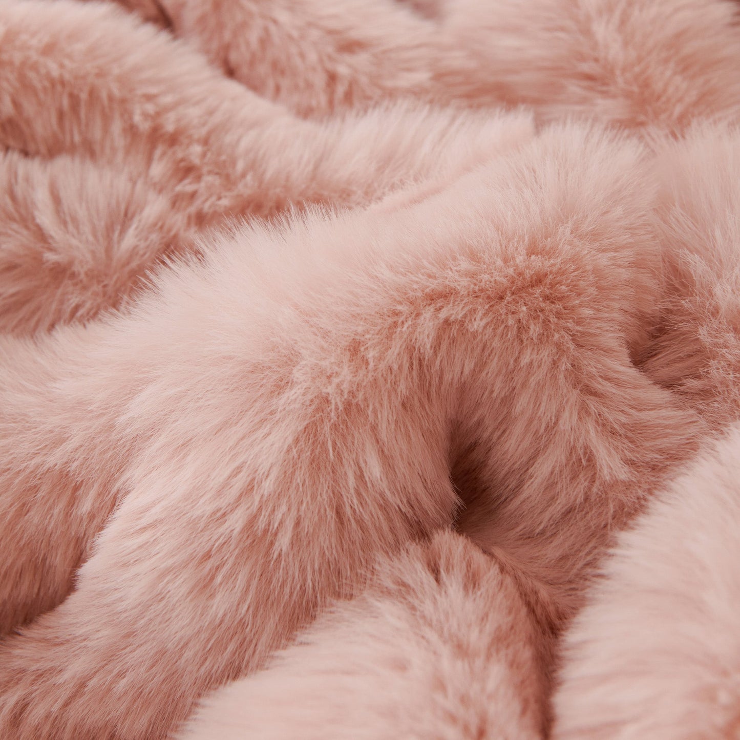 Luxe Ripple Faux Fur Sofföverdrag - Modernt, Stilrent & Hållbart Soffaskydd