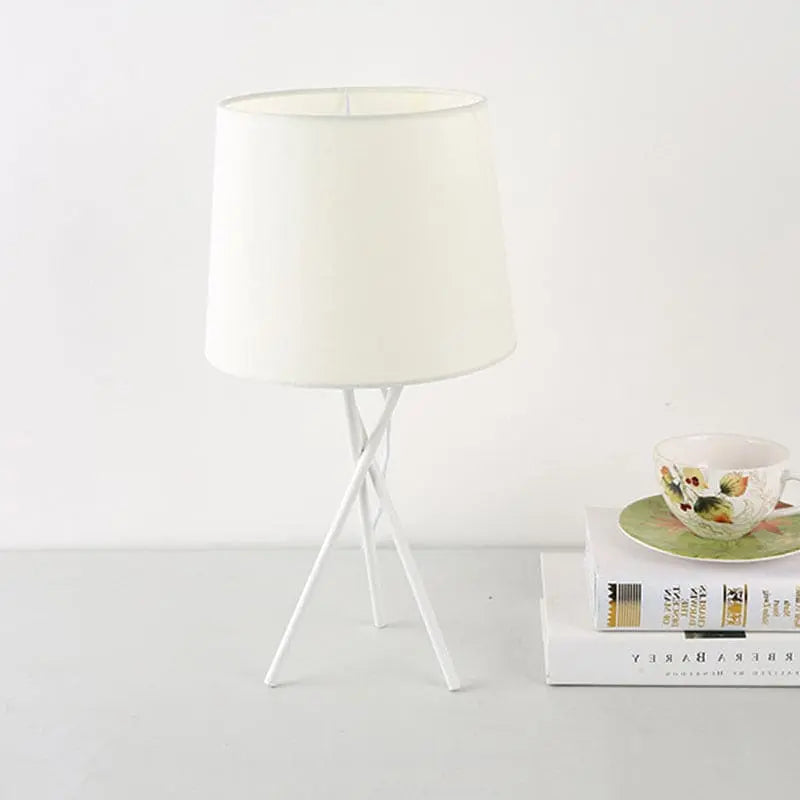 Carvallo - Minimalistisk Bordlampa med Trumskugga