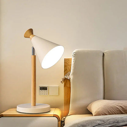 ÉclatNordic – Modern Bords lamp i Järn med Trumpet Design