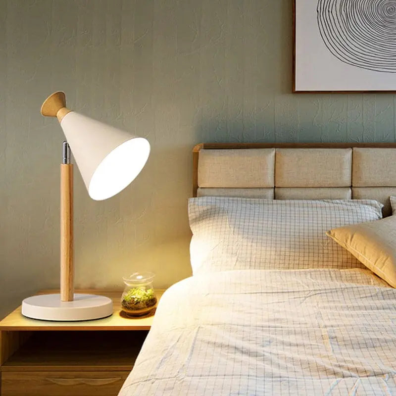 ÉclatNordic – Modern Bords lamp i Järn med Trumpet Design