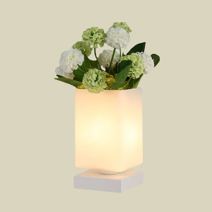 MoonGlaze - Elegant Art Deco glas nattlampa för en romantisk sovrumsatmosfär.