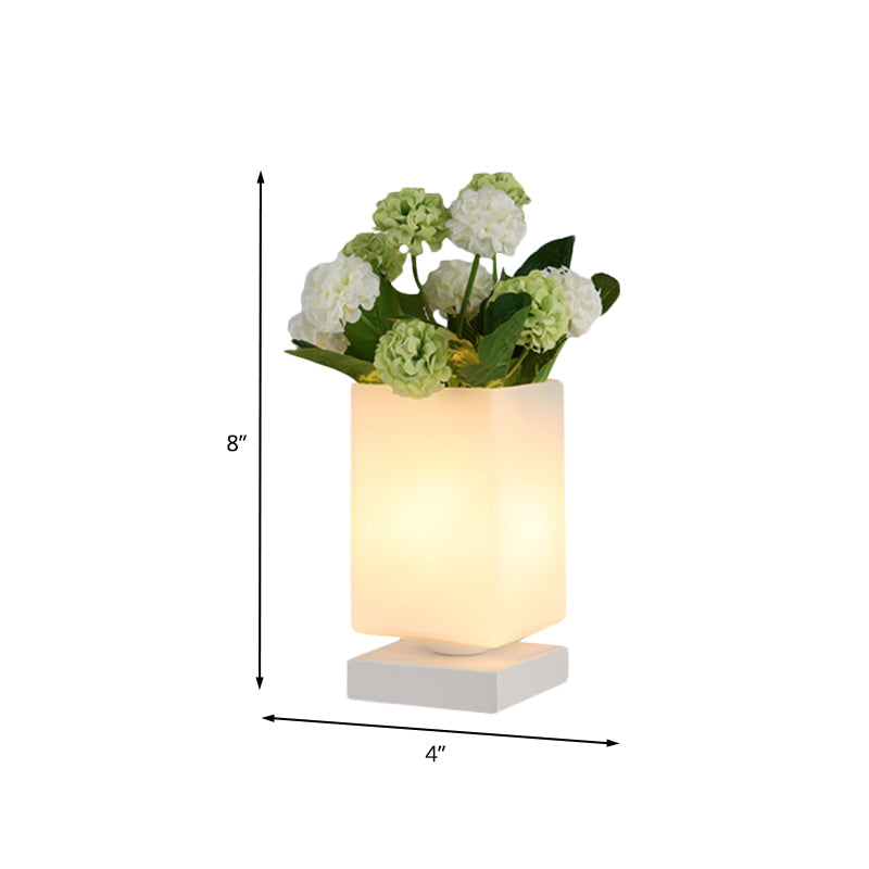 MoonGlaze - Elegant Art Deco glas nattlampa för en romantisk sovrumsatmosfär.