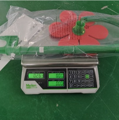 Tansande tusenskönor spridare – Rolig gräsmatta spridare för trädgård och husdjur