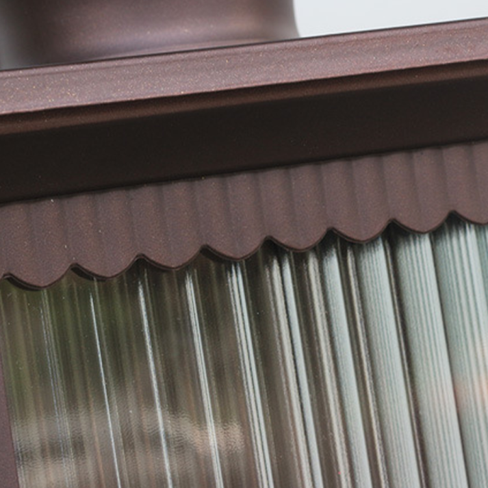 Utomhusvägglampa med rektangulär retrohölje