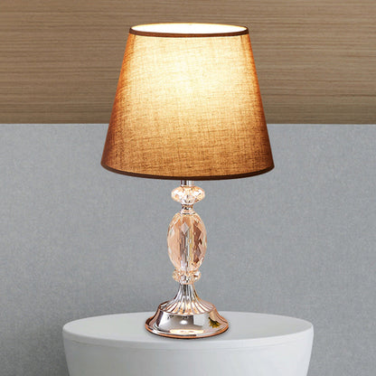 EleganceBeam - Design bordslampa med konform och facetterade glaskuber