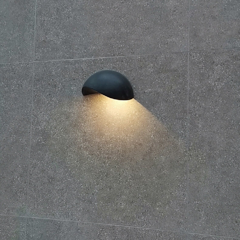 Minimalistisk halvcirkelformad LED-vägglampa i aluminium
