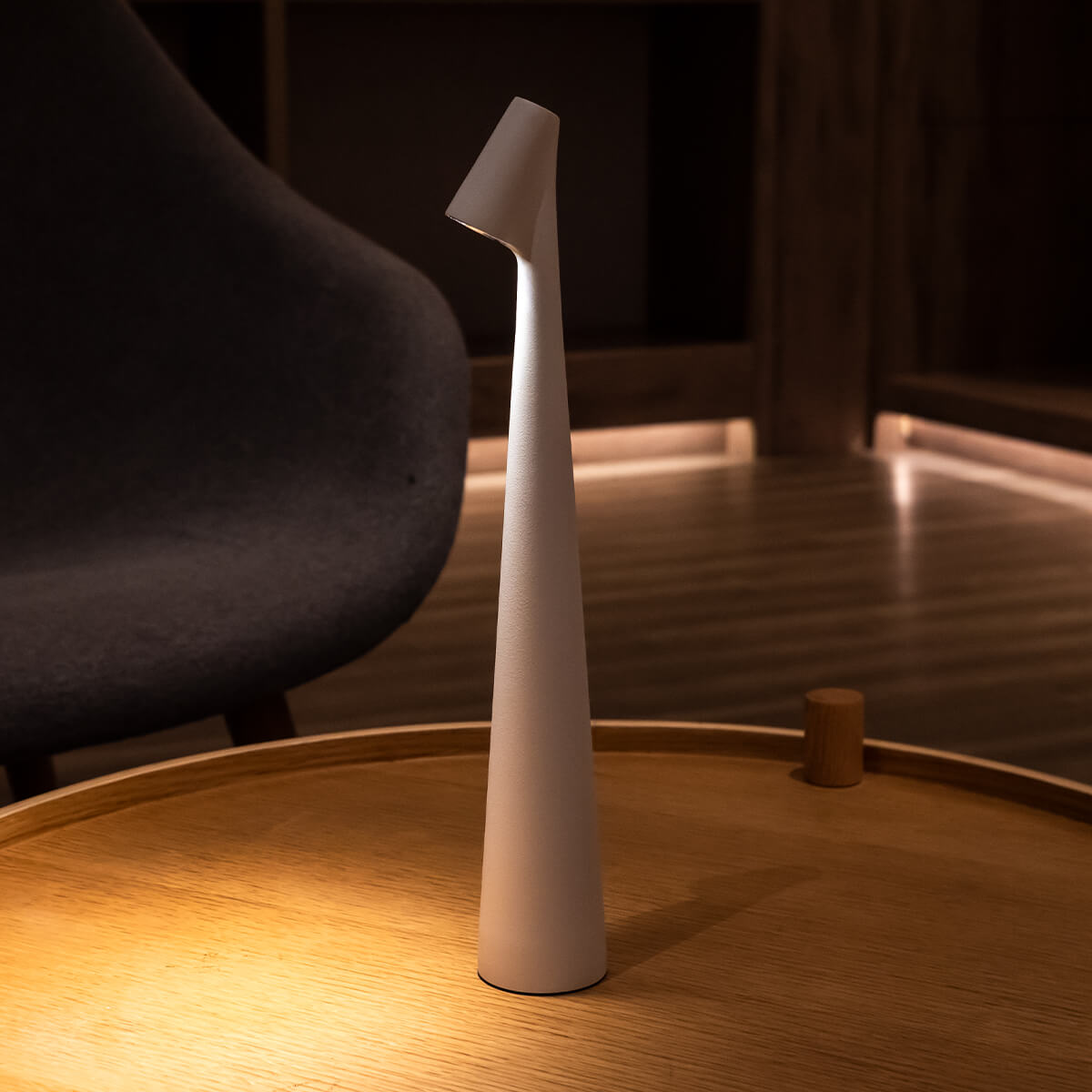 GlowContour – Stilren skrivbordslampa med skulpterad design