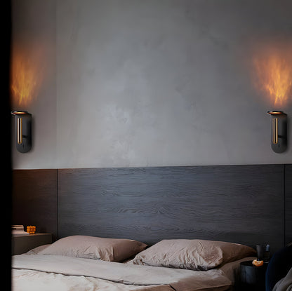 SkandaGlow - Justerbar nordisk LED-vägglampa med flammeffekt för en mysig atmosfär