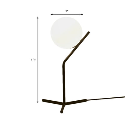 GlobeGlow - Modern Bordslampa med Vit Glaslamphuvud