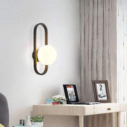 Ljuscirkel - Modern vägglampa med glaskula och cirkulärt design