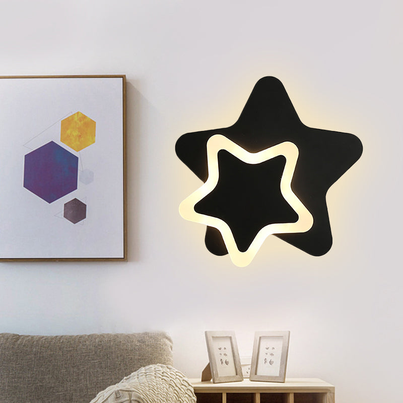 SkandinaviskStjärna - Skandinavisk LED Vägglampa i Svart/Vit med Akrylnuance