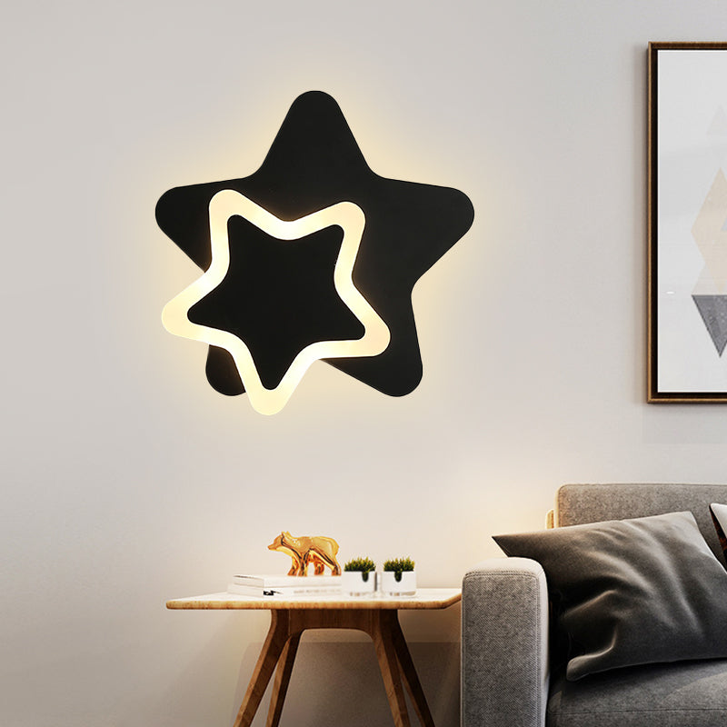 SkandinaviskStjärna - Skandinavisk LED Vägglampa i Svart/Vit med Akrylnuance