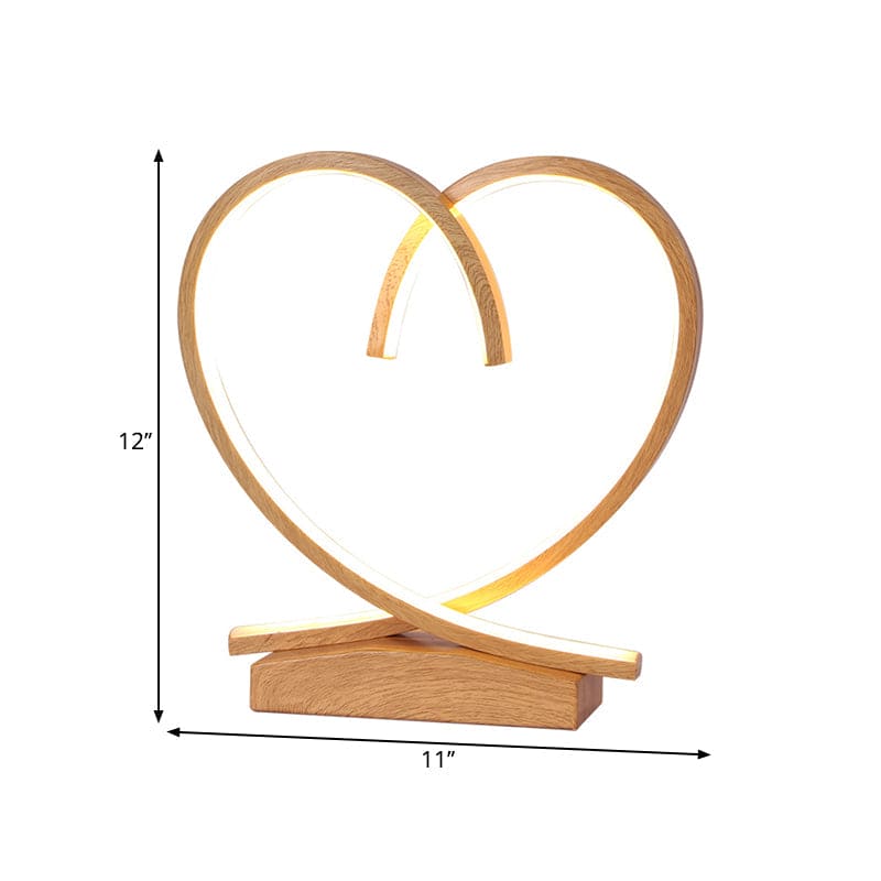 LoveNest – Trä-nattduksbord med hjärtformade accenter