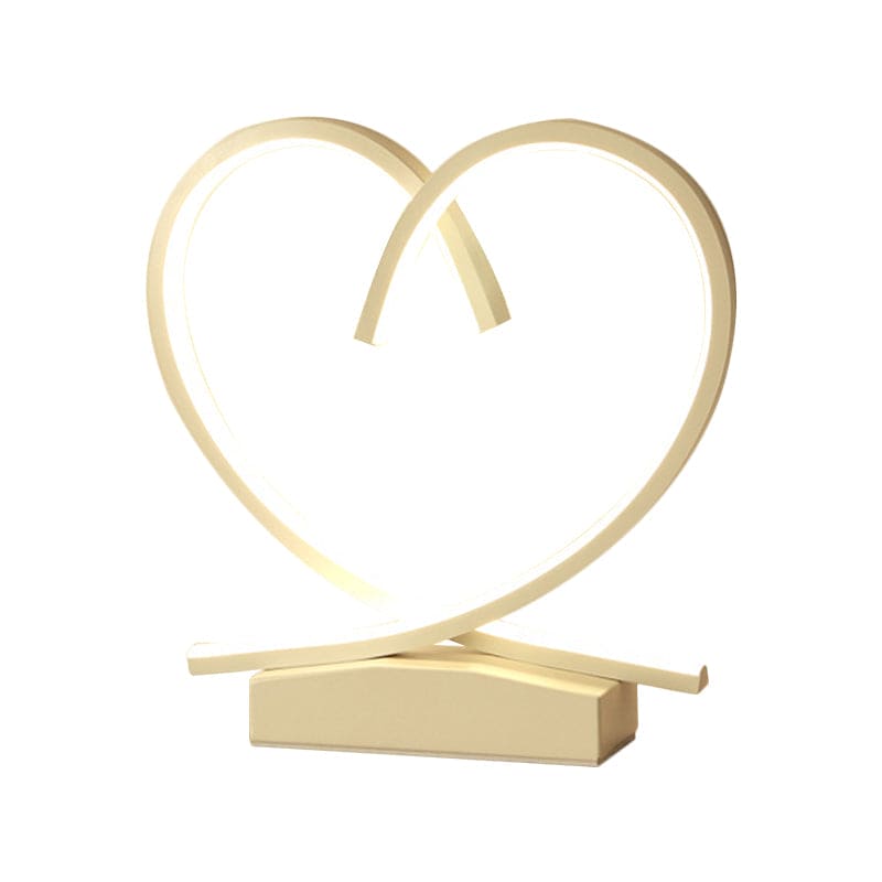 LoveNest – Trä-nattduksbord med hjärtformade accenter