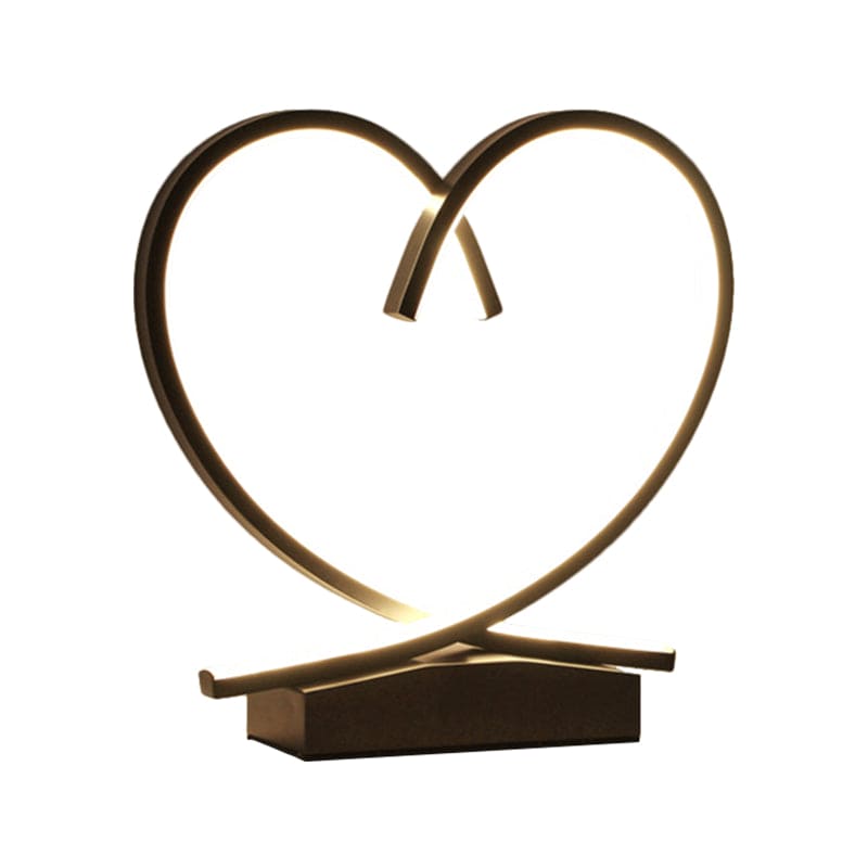 LoveNest – Trä-nattduksbord med hjärtformade accenter