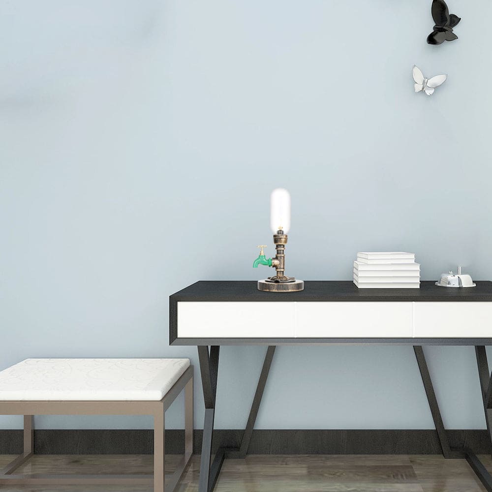 RoboGlow - Modern Bordslampa med Industriell Design och Metallrör