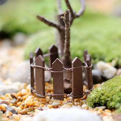 Miniatyr trädgårdsgärde i trä – Färgglad dekoration för feuträdgård och modellbygge
