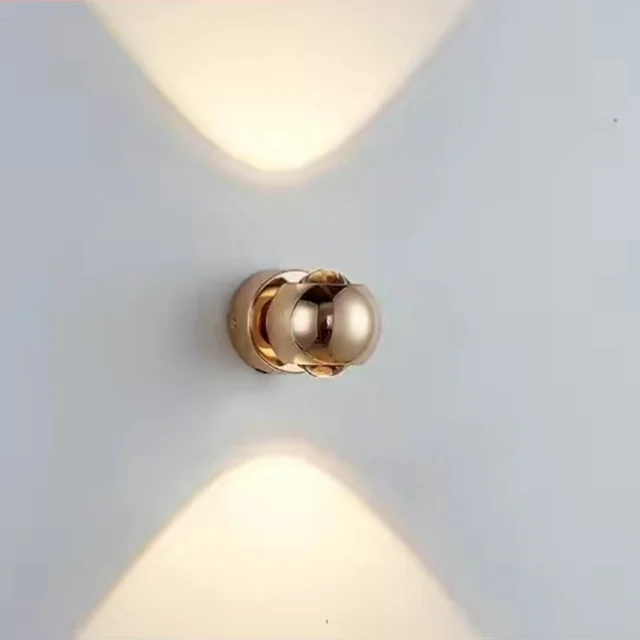 FlexBright – 180° Svängbar LED Vägglampa i Modernt Design