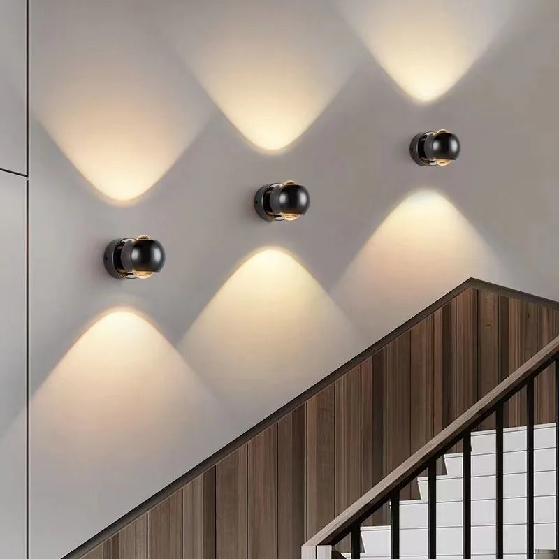 FlexBright – 180° Svängbar LED Vägglampa i Modernt Design